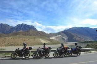 摩旅第三天晴晴路边吃瓜,路边瓜香四溢，共享美好时光