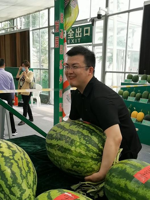 武功山炮山吃瓜  第1张